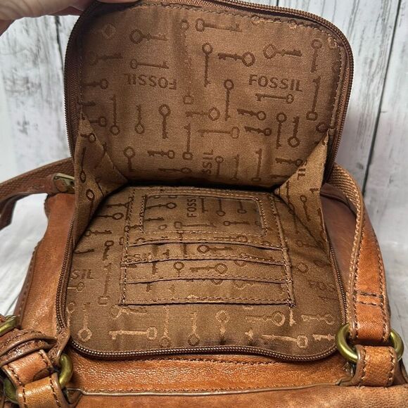 Fossil Carson Crossbody Purse Leather Saddle Bag Turnlock Tan Backpack Key - Picture 8 of 13